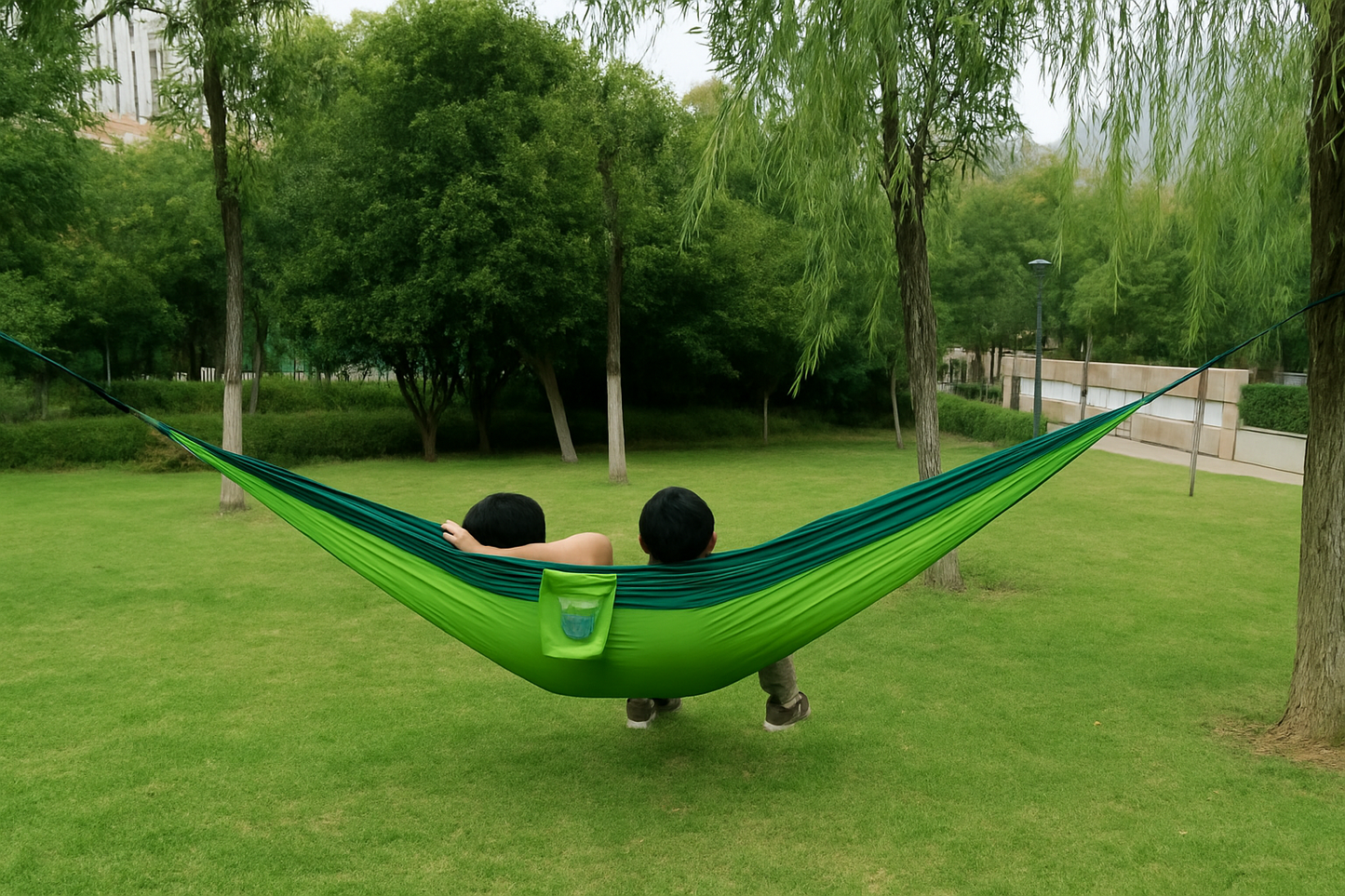 Hamac de camping portable - أرجوحة التخييم المحمولة