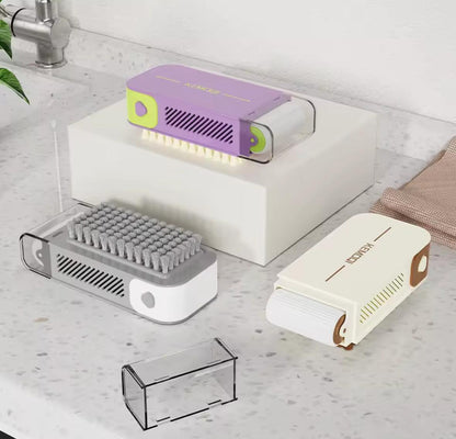 Brosse multifonction avec réservoir de savon