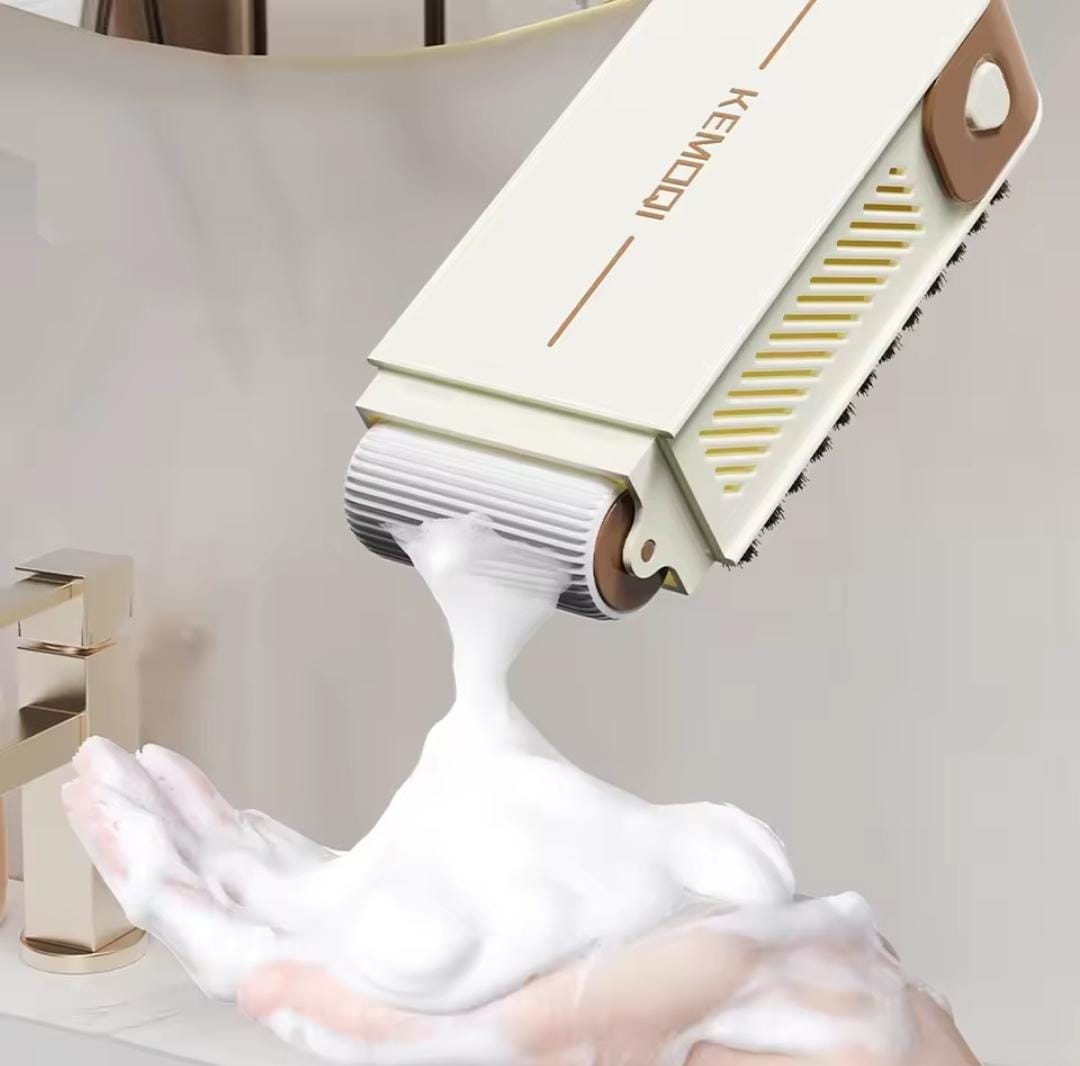 Brosse multifonction avec réservoir de savon
