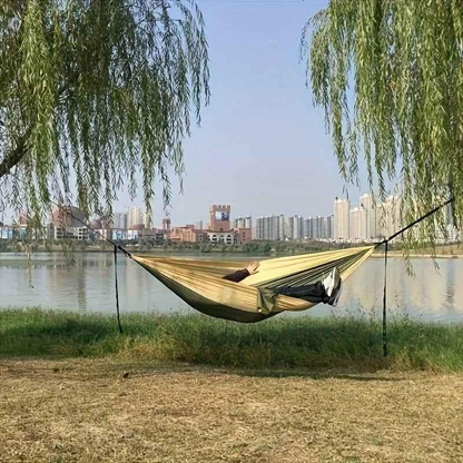 Hamac de camping portable - أرجوحة التخييم المحمولة
